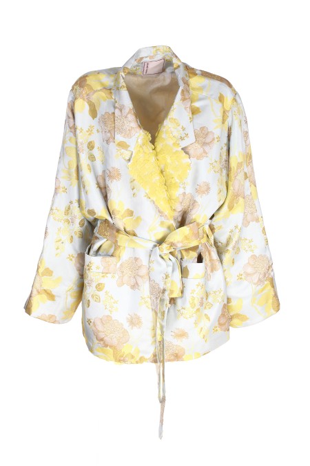 Shop ANTONIO MARRAS  Giacca: Antonio Marras giacca "Zinnia".
La giacca a vestaglia Zinnia è decorata con una stampa floreale gialla e rifinita con paillettes luccicanti sui revers. 
Ha una vestibilità rilassata e ha una cintura da annodare che rende facile accentuare la silhouette.
Composizione: 61% Acetato 39% Poliestere.
Fabbricato in Italia.. ZINNIA LB6004 D17-084